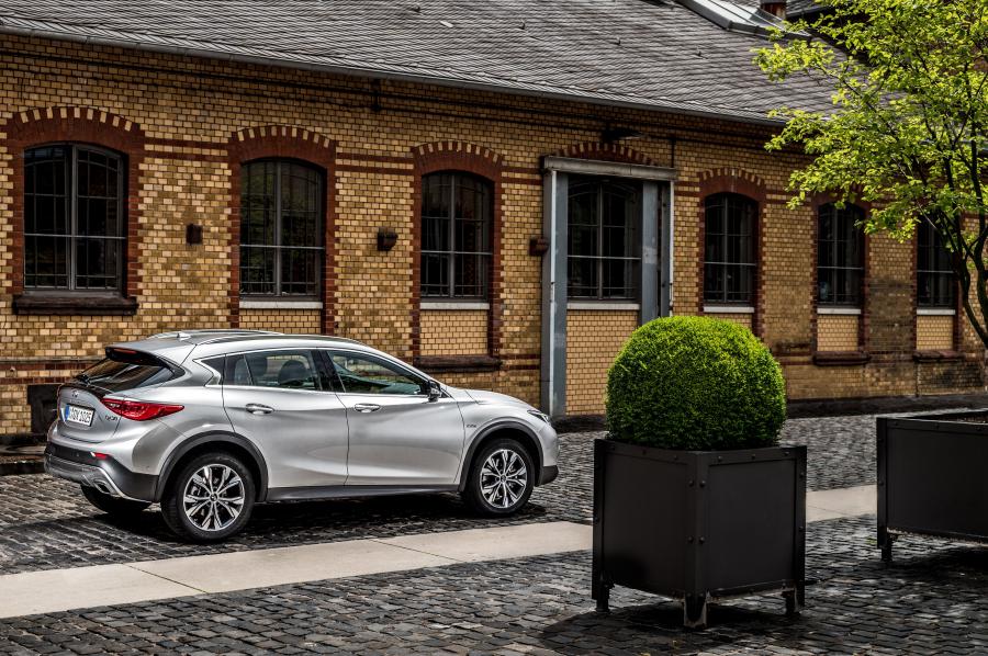  Infiniti QX30 2.2d AWD 2016 года  (WW) (фото 2 из 38)